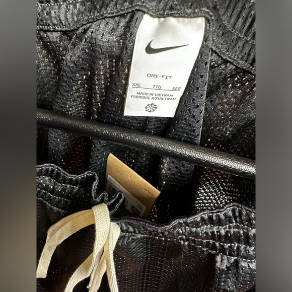 Beautiful Nike Shorts - Picture 4 of 6